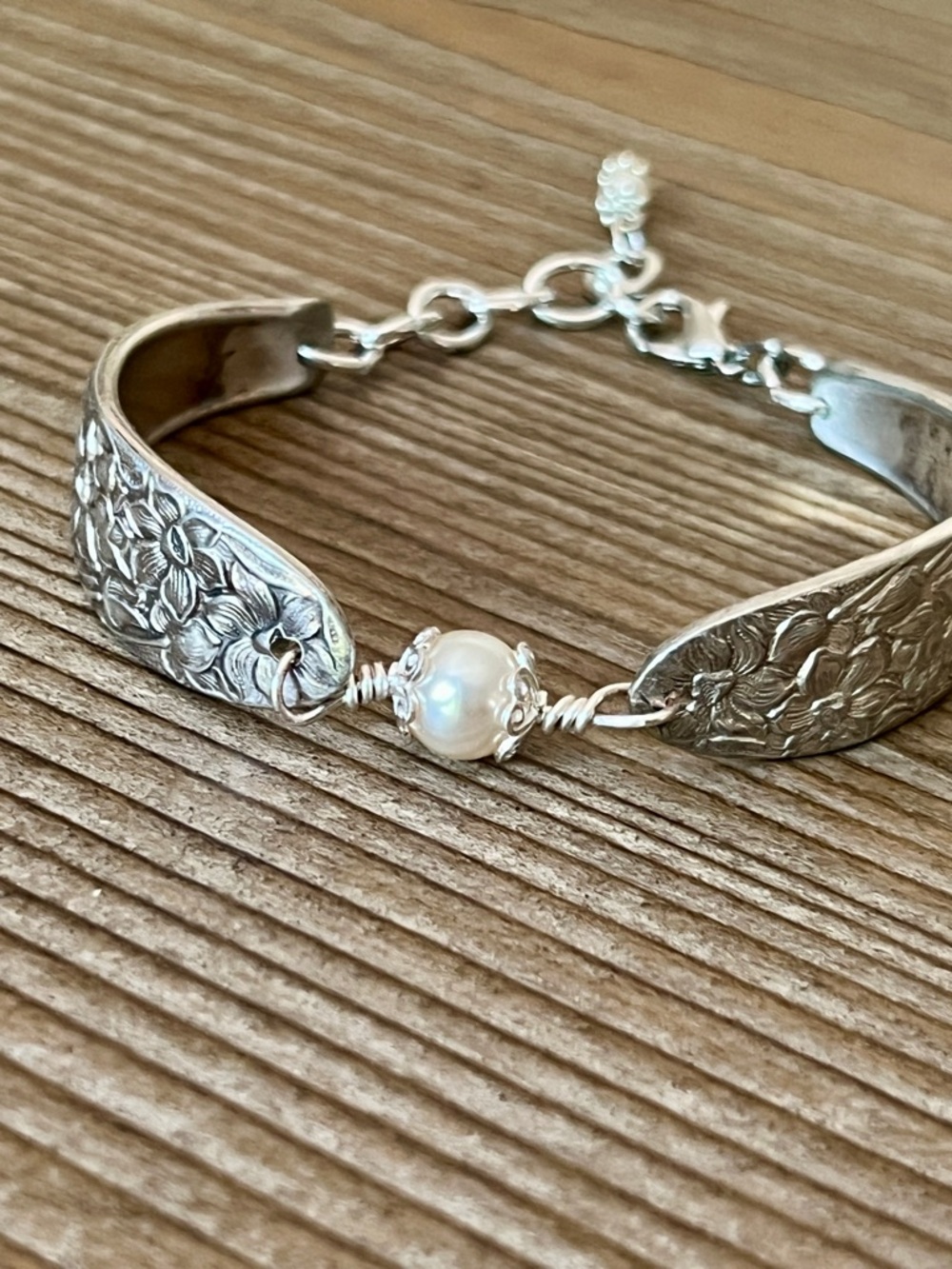 VINTAGE Narcissus 1935 Silverware Spoon Bracelet with Pearl Center – Adjustable - Picture 3 of 5